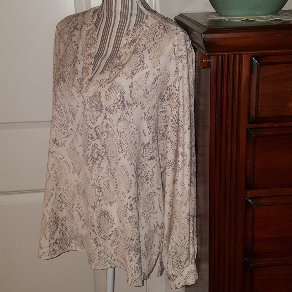NWOT Clearance Real pretty beige and tan snakeskin blouse - Picture 2 of 6
